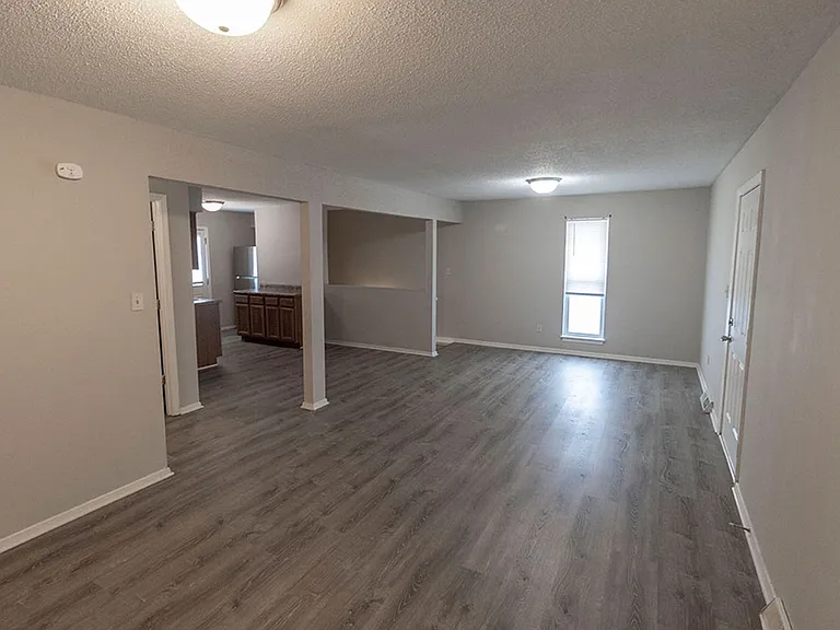 215 Wheaton Ct — Photo 7