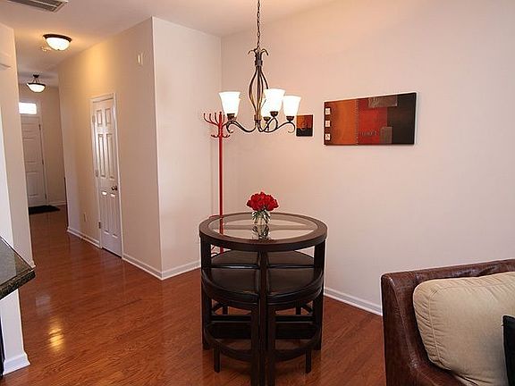 Breakfast Room: Great looking comfortable area for you and your guests!