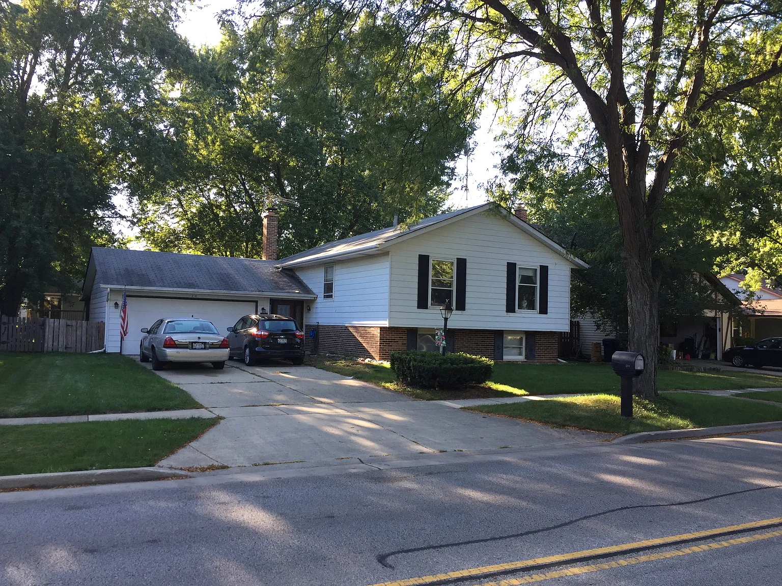 210 S Deerpath Dr photo 1