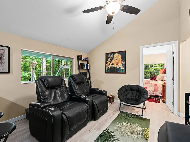 517 NW Old Orchard Way — Photo 8