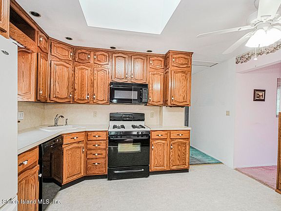 5th image of 258 Woods Of Arden Rd