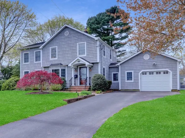 509 Lombardy Boulevard, Brightwaters, NY 11718