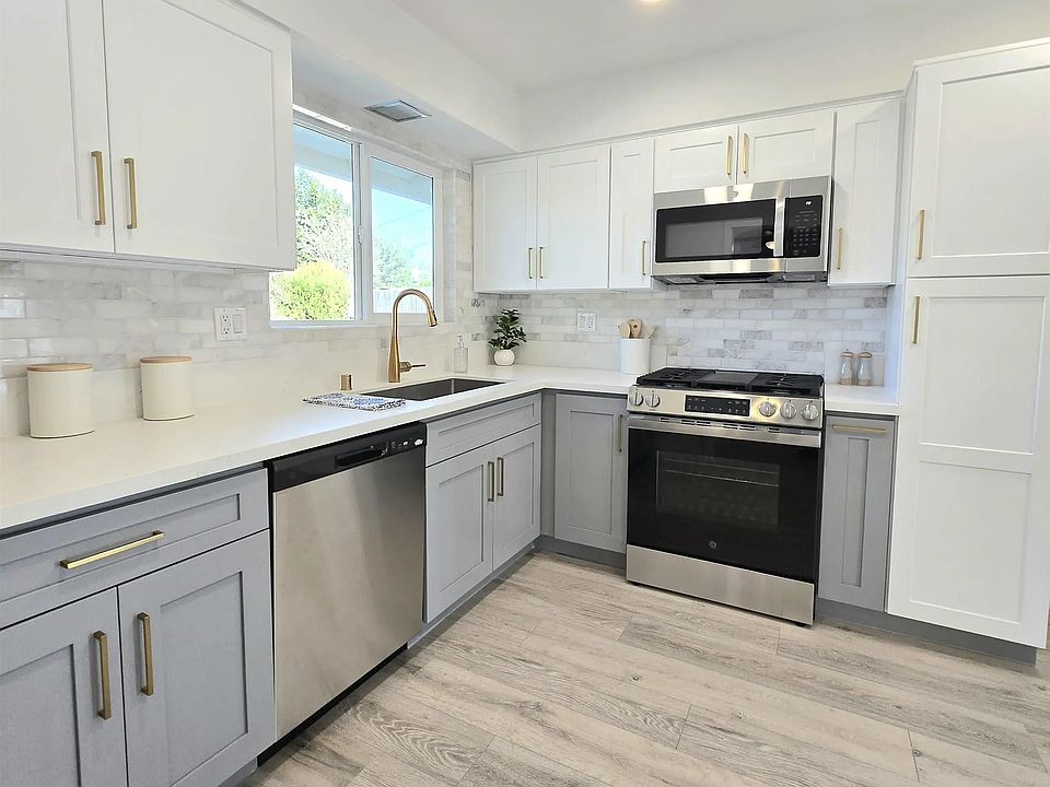 1st image of 27102 Capilano Dr