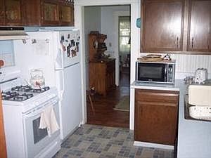 3rd image of 2841 Forest Ave