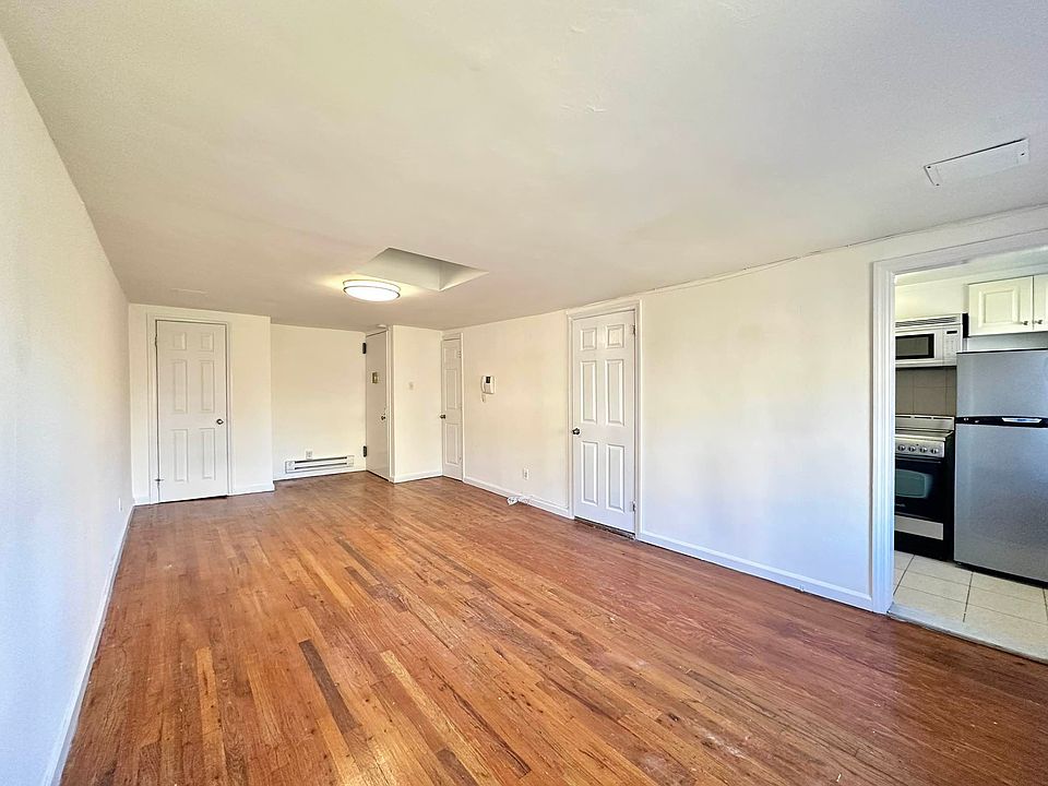 2nd image of 439 W 47th St #5Z