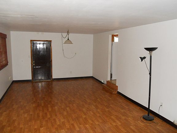 5th image of 727 Bentley Rd