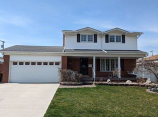 4782 Valley Rd, Trenton, MI 48183