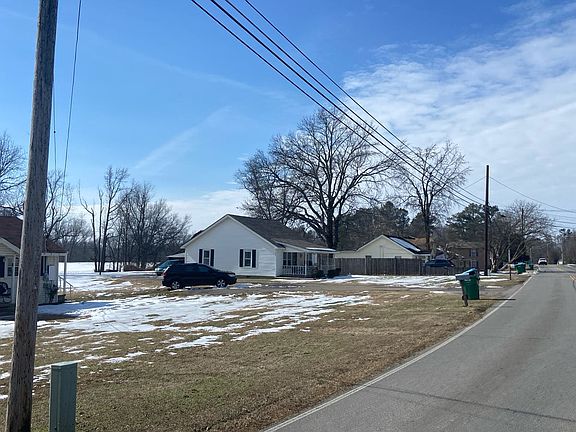 4th image of 325 W Main St