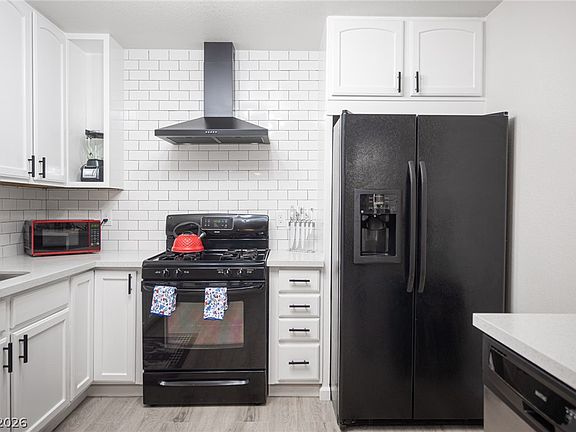 3rd image of 3413 W Delhi Ave