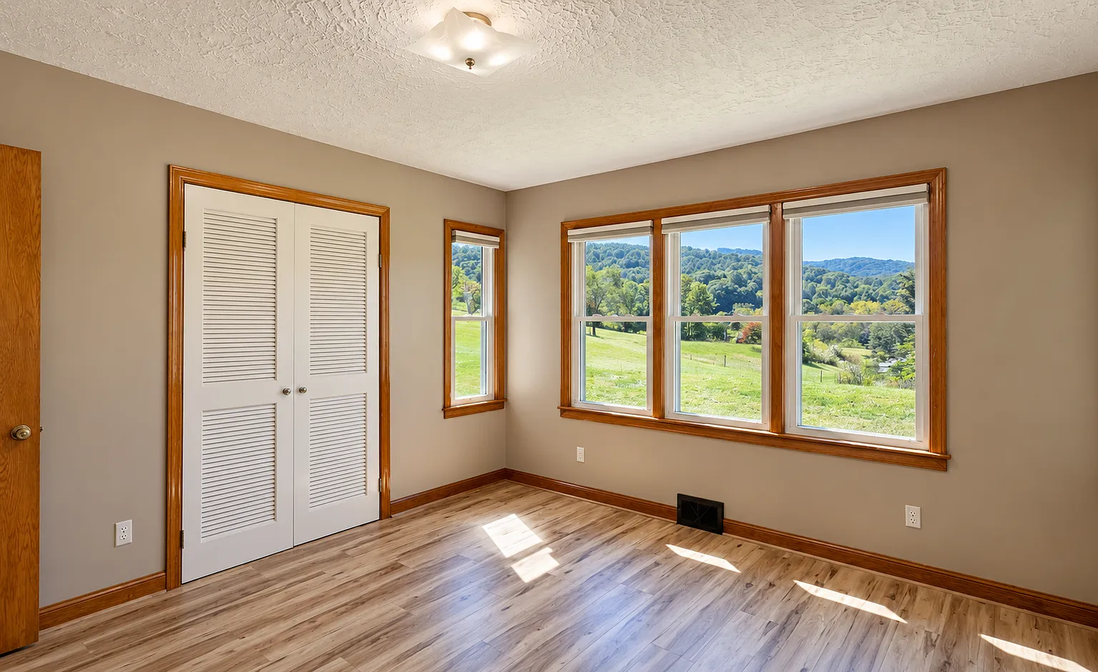 3 bed, 1400 sqft, $2,000 — Photo 2