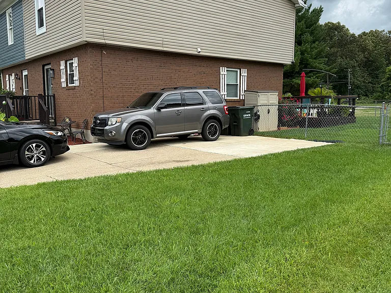 703 Brian Ct — Photo 3