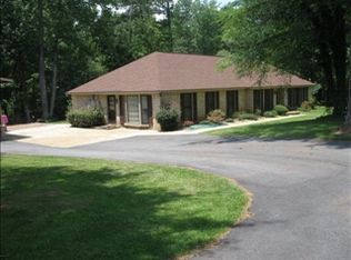215 Willow Creek Rd, Auburn, AL 36832