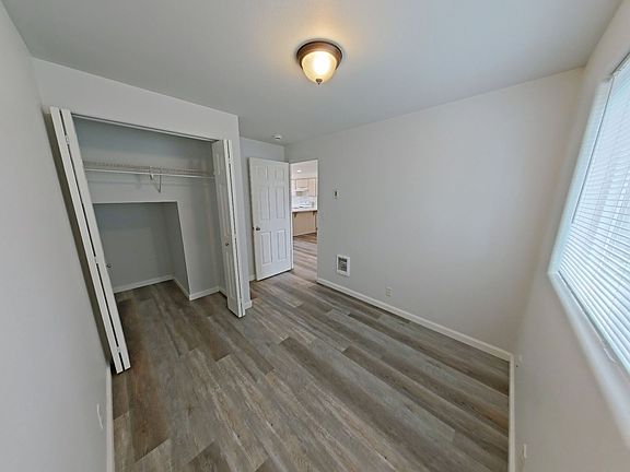 4th image of 1990 10th St #995