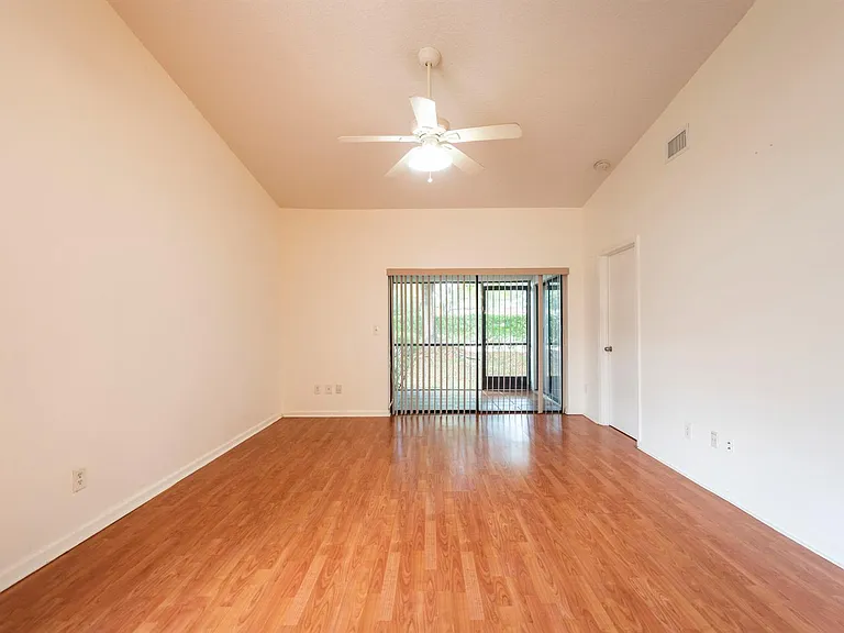 9641 Riverside Dr #F1 — Photo 20