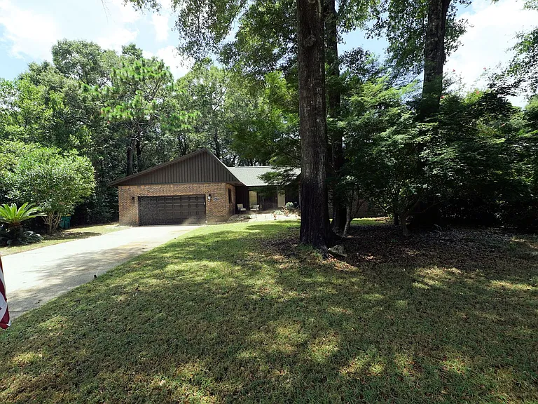 2419 Rocky Shores Dr — Photo 2