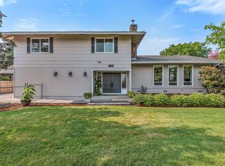 2736 Lone Pine Rd, Medford, OR 97504