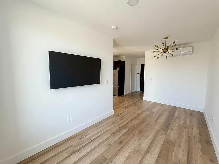 16 Howard Ave #3F — Photo 4