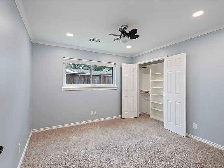 4034 Shady Springs Dr — Photo 28