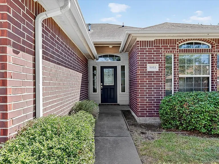 5933 Brightwood Dr — Photo 2