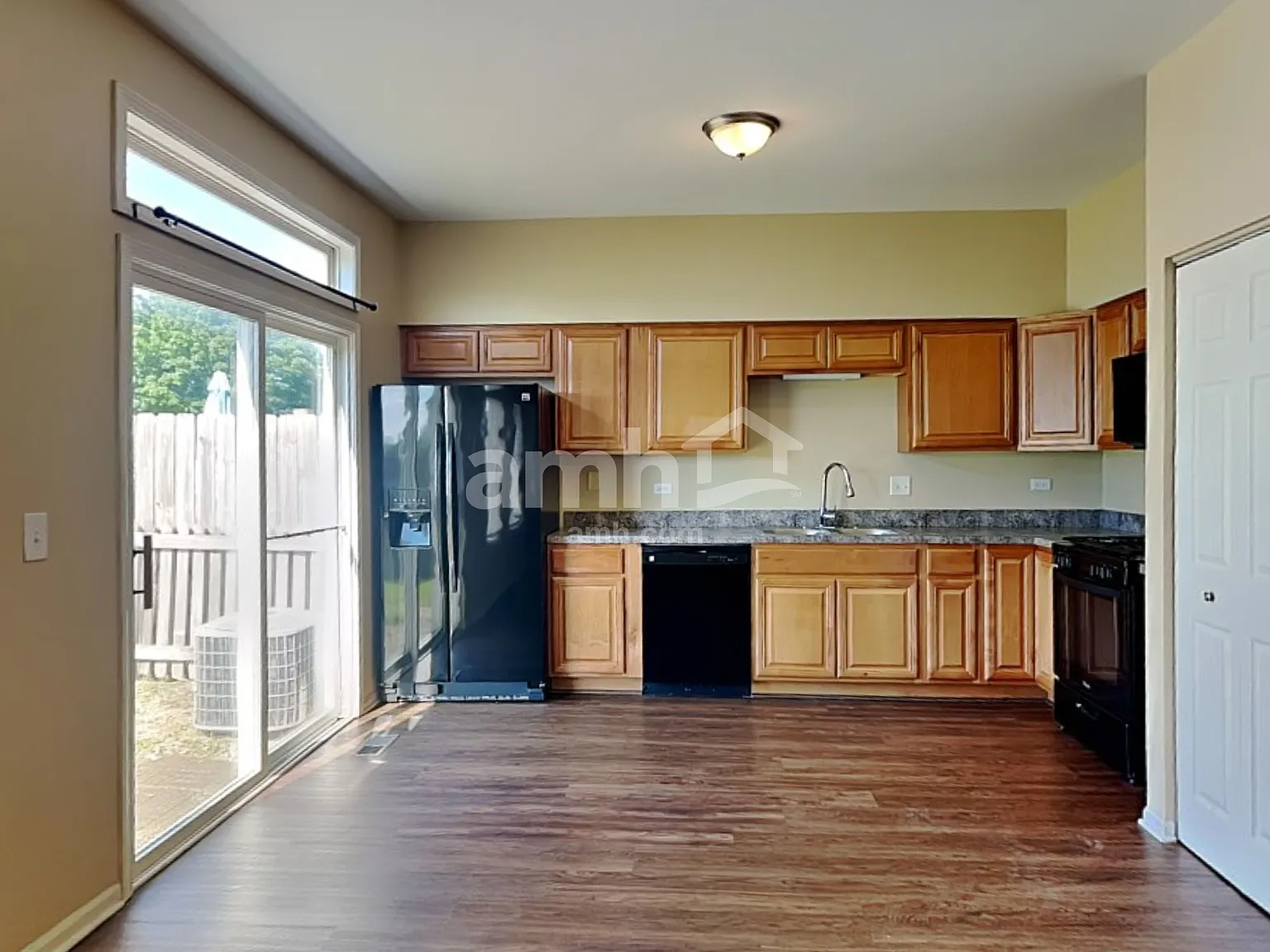 3 bed, 2.5 bath, 1624 sqft, $2,910 — Photo 3