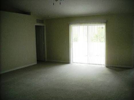 4th image of 23 Burnaby Ln