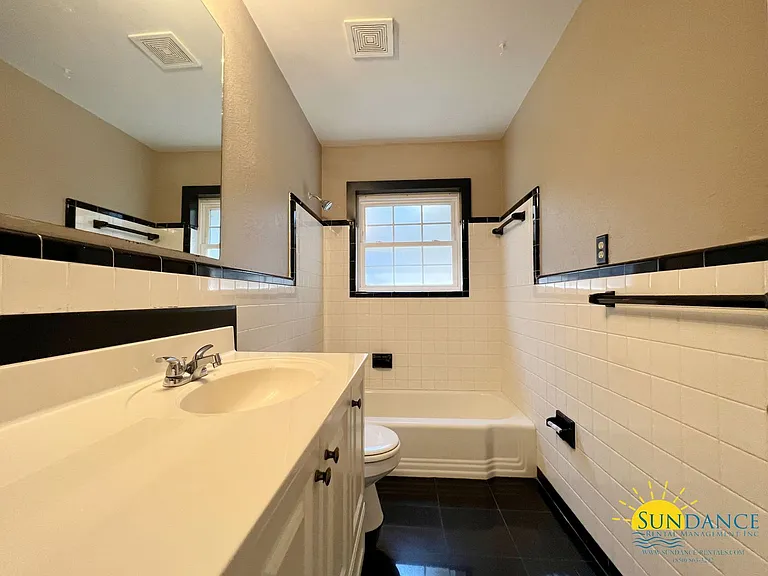 108 Memorial Pkwy NW — Photo 13