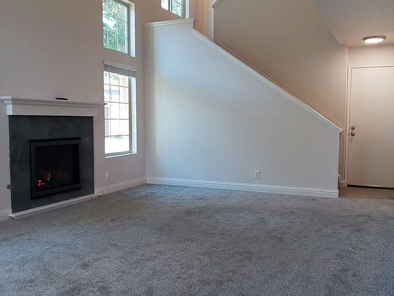 4th image of 1332 Greenwich Ct