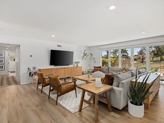 5th image of 1063 San Julian Dr