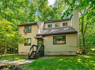 222 Powderhorn Rd, Henryville, PA 18332