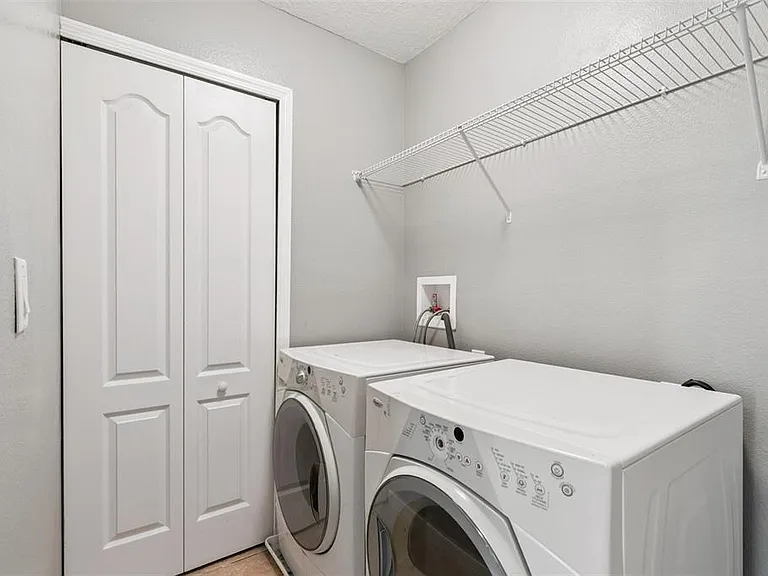 1250 Twin Trees Ln — Photo 17