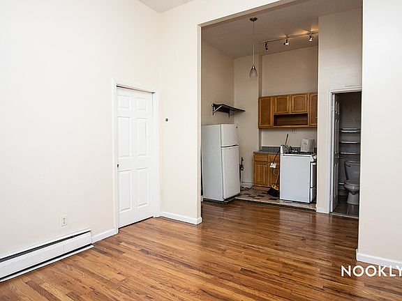 4th image of 132 Graham Ave #8