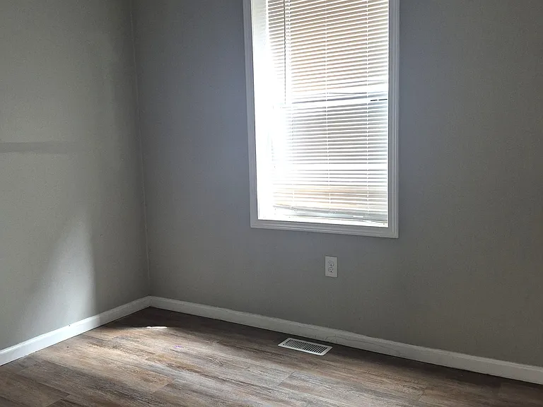 1325 Van Buren St #1 — Photo 7