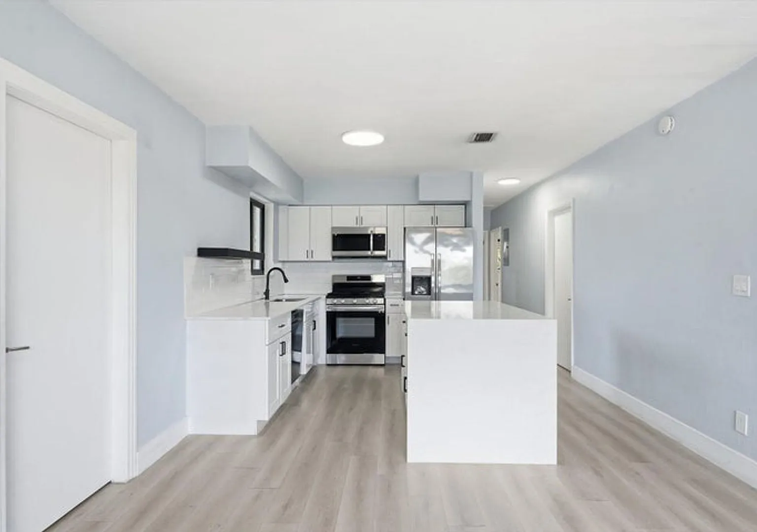 21341 NE 25th Court, Miami, FL 33180 - 1039 — Photo 1