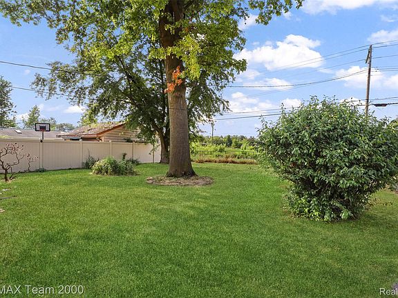 5th image of 34931 Michelle Dr