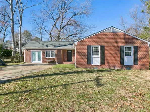 153 Beechmont Dr, Newport News, VA 23608