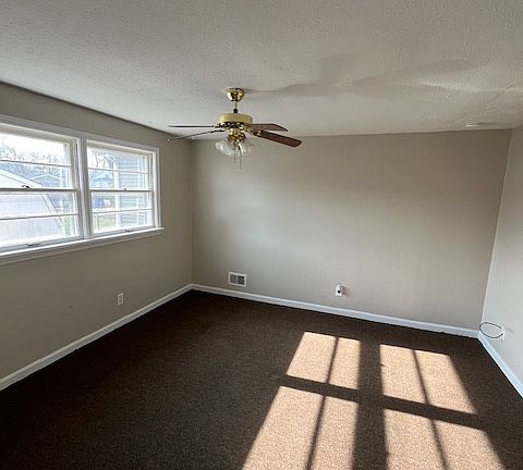 4th image of 916 Brentwood Ave