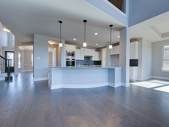Front Gate at Fair Oaks Ranch 70 - Barnett Interior Image 5