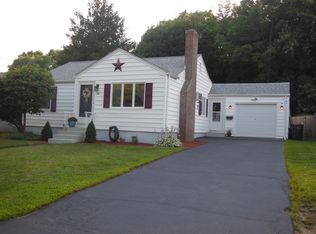 34 Macarthur Rd, Woonsocket, RI 02895