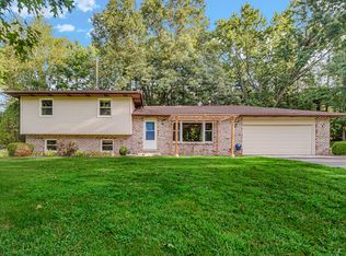 6836 Whispering Hills Ln, Demotte, IN 46310