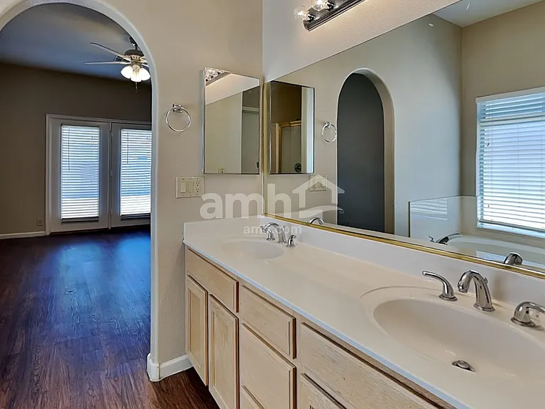 10235 W Missouri Ave — Photo 13