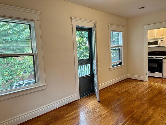 5th image of 127 Norwood Ave APT 3