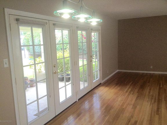 5th image of 1034 S Hillward Ave