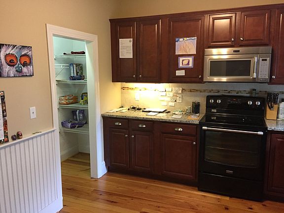 Full Kitchen & Pantry