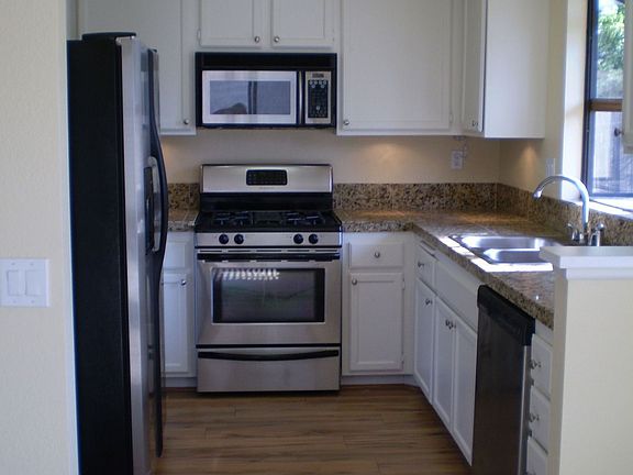 Beautiful upgraded kitchen, granite stainless appl. laminate floors