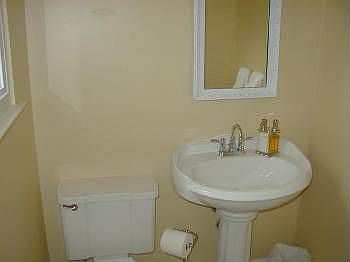 4th image of 30 Stratford Ct