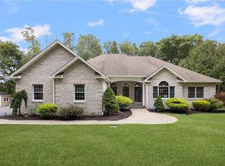 25 Hillside Rd, Cumberland, RI 02864