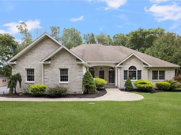 25 Hillside Rd, Cumberland, RI 02864