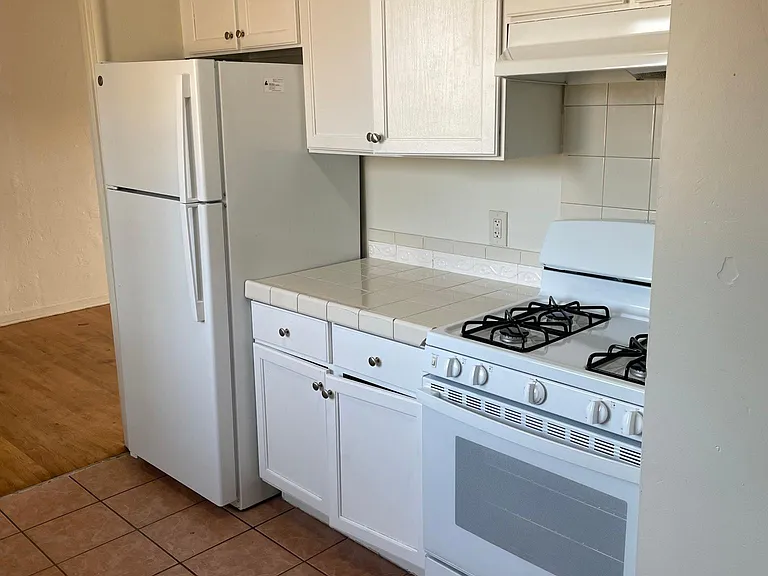 82 Robinson Ave — Photo 4