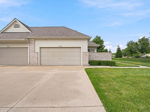 3rd image of 13300 Wyndemere Cir