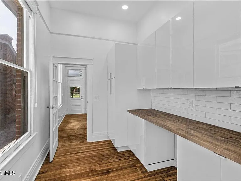 825 N 3rd Ave — Photo 26